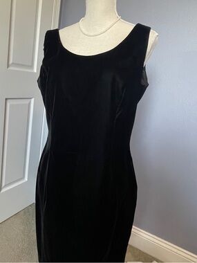 Scott McClintock Timeless Velvet Little Black Dress size 12